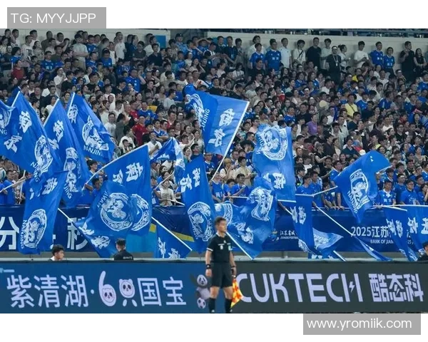 足球助威旗的魅力与意义探讨助力球队精神与团结的象征
